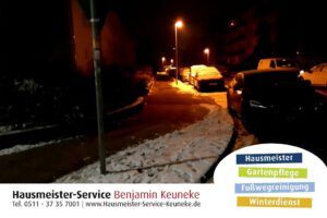 Winterdienst, Bürgersteig mit 1,5m, Zugang zur Haustür von Schnee - Eisglätte freihalten | in Hannover, Garbsen, Langenhagen, Isernhagen, Altwarmbüchen, Laatzen, Hemmingen